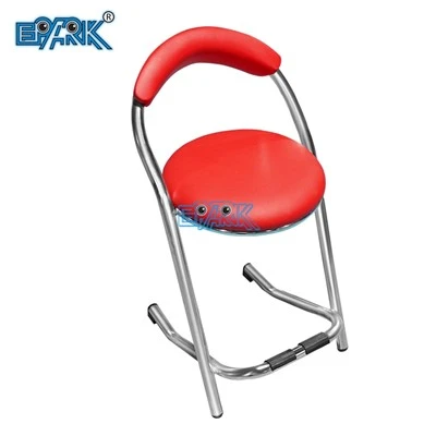Chaise à dossier carré rouge